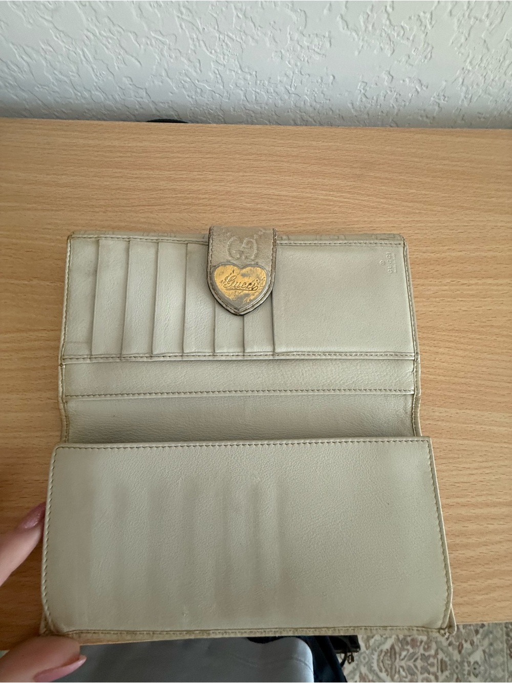 Gucci Ivory Signature Continental Wallet - Picture 5 of 5